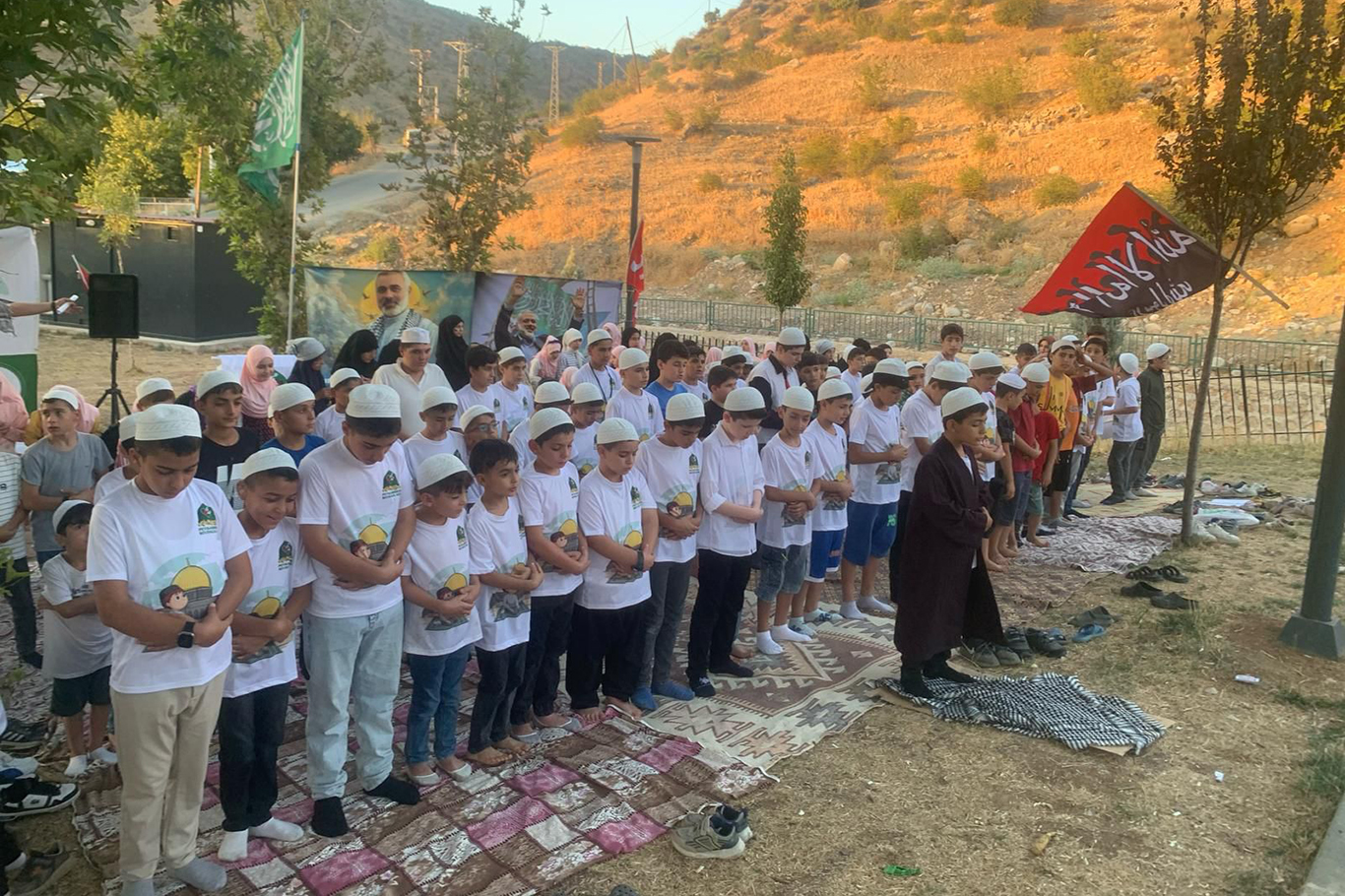 Minikler, namaz kılmayı öğrendiler