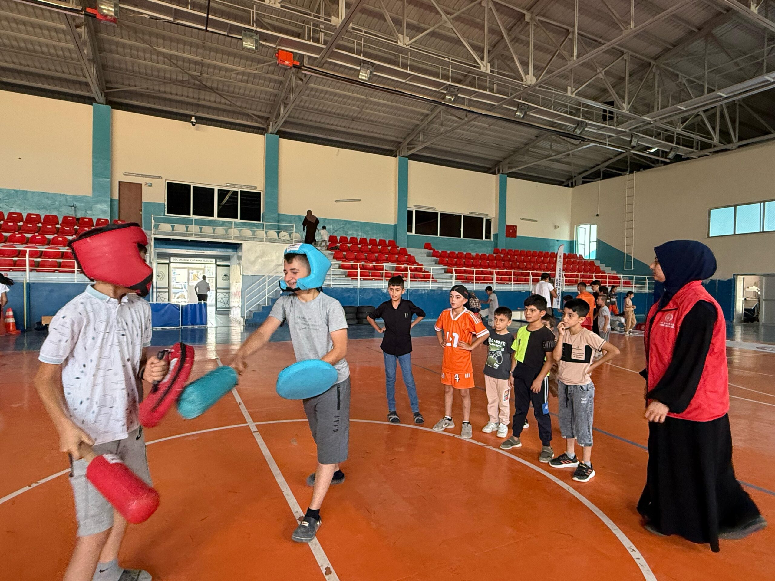 Önce camiye, sonra spor salonuna