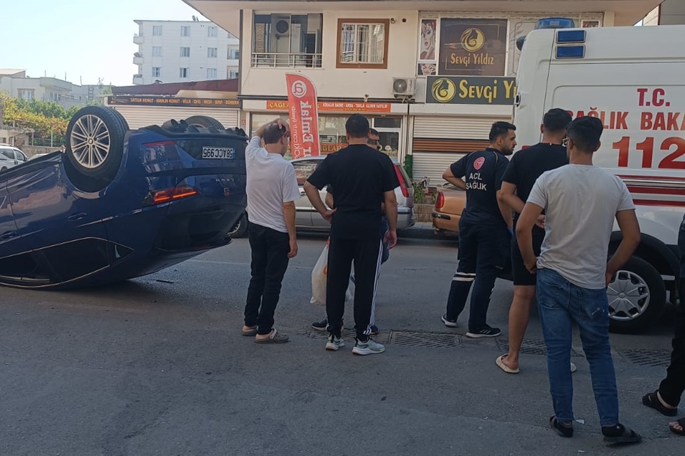 Park halindeki araca çarptı