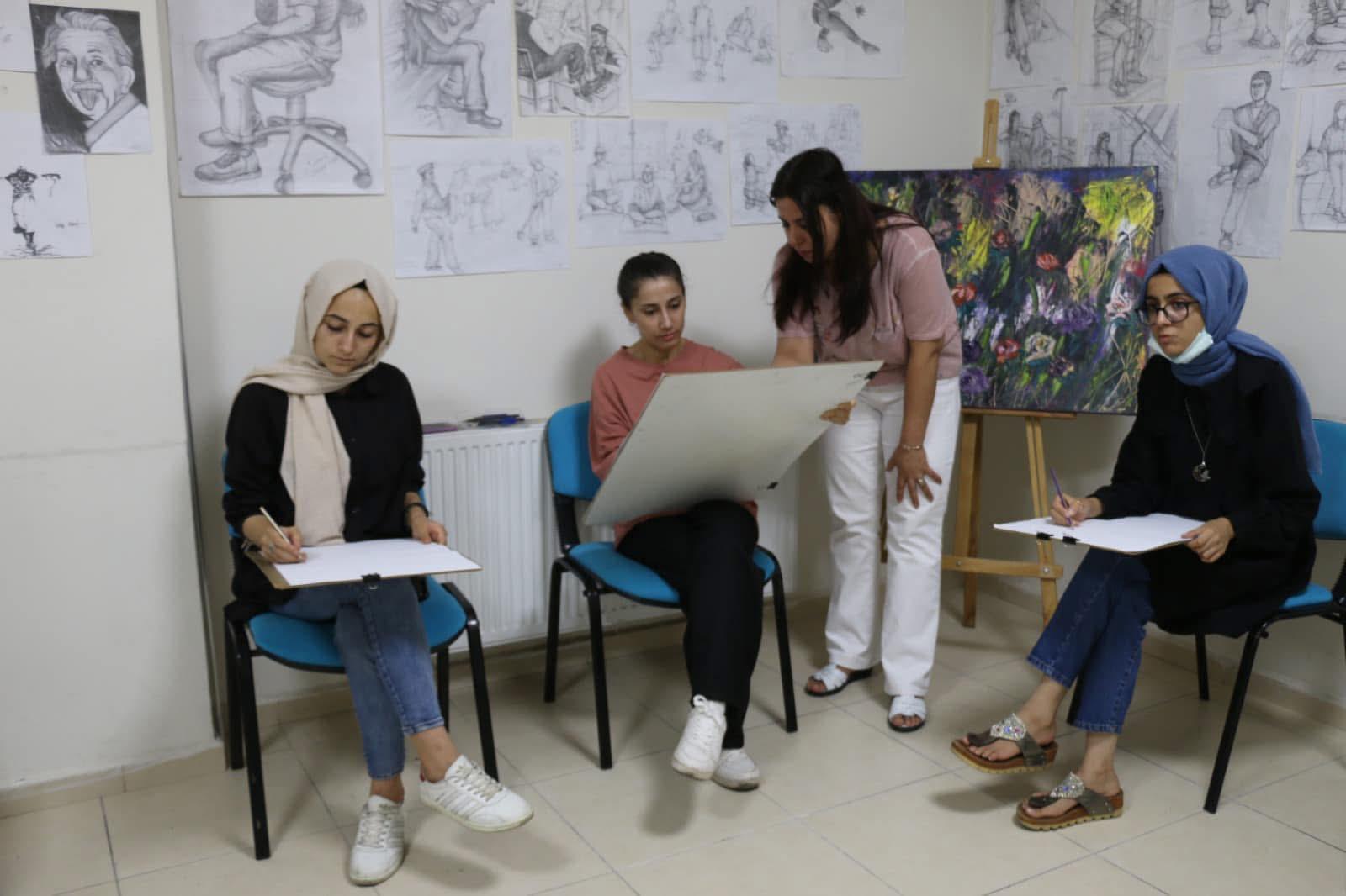 Resim kursunda yetenekler keşfediliyor