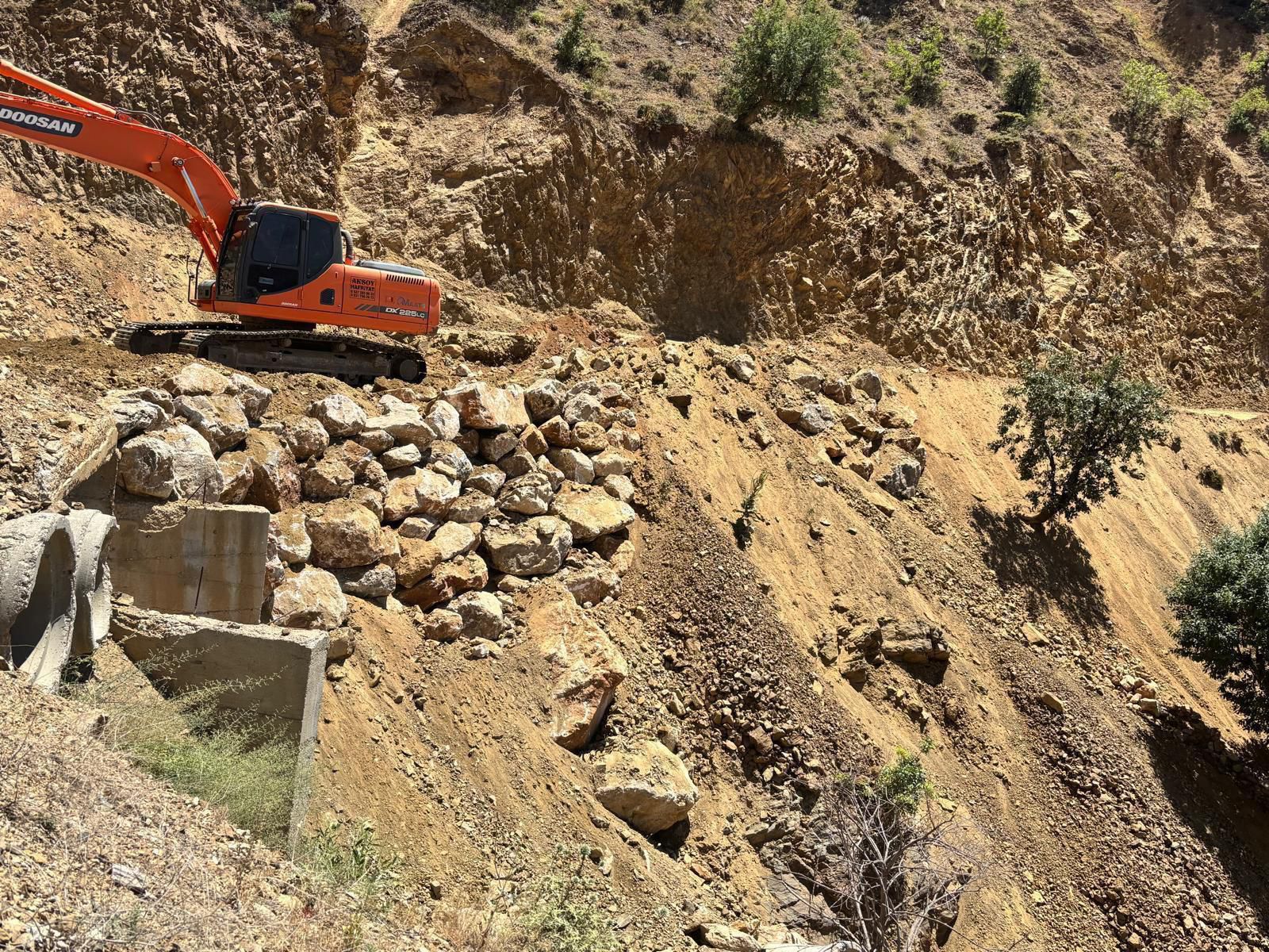 Sason’da yol seferberliği