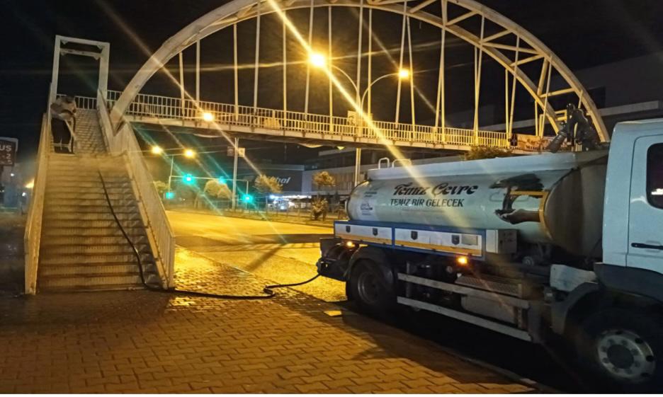 Üst geçitlerde gece temizliği