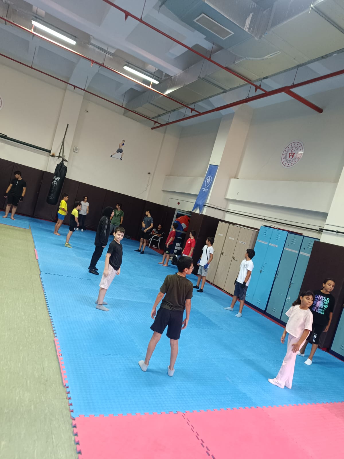 200 Öğrenciye Kick Boks eğitimi