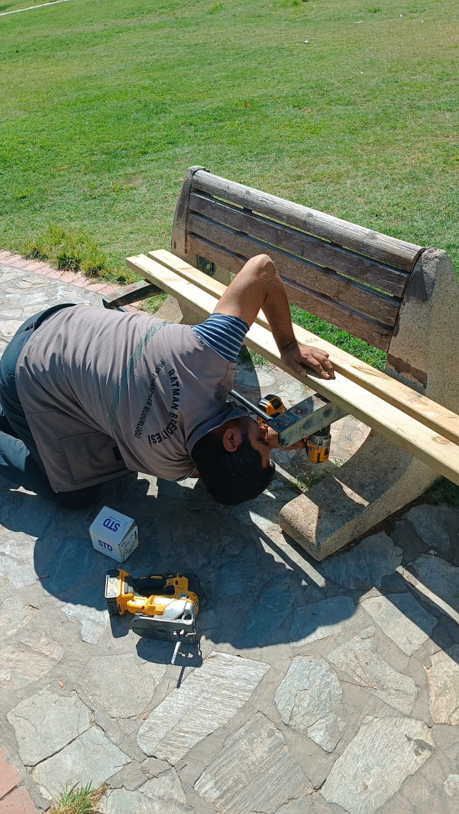 221 Parkta binin üzerinde onarım