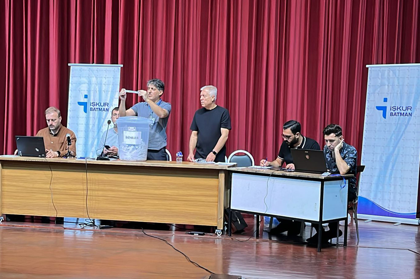 815 Kişi kurayla işe alındı