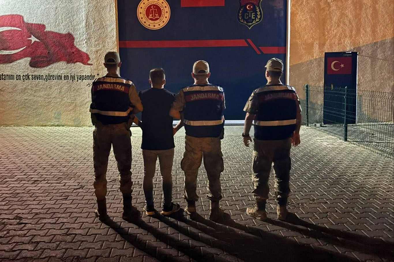 Aranan şahıs yakalandı