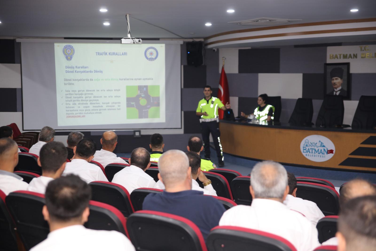 Belediye şoförlerine trafik eğitimi