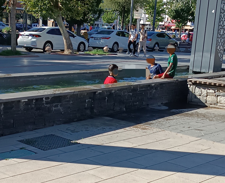 Çocukların tehlikeli eğlencesi!