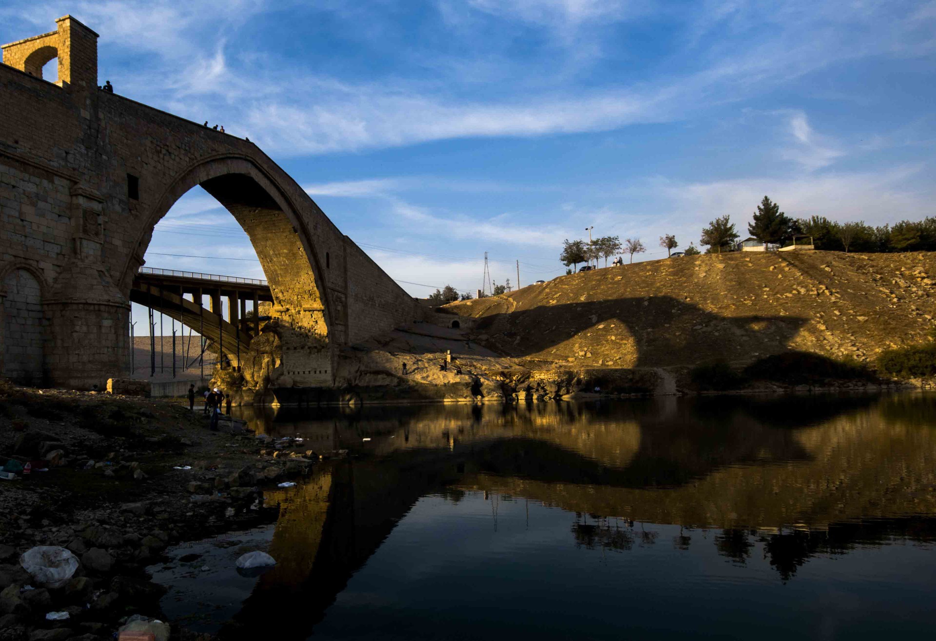 GÖLGESİNDE YARASA ADAM (BATMAN) BELİRDİ