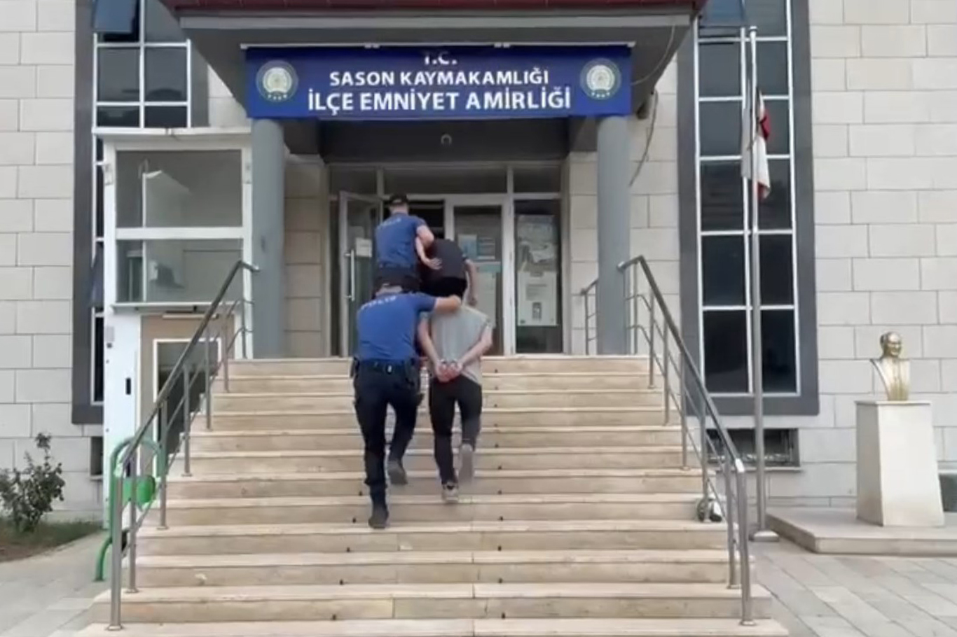 Hırsızlık şüphelileri tutuklandı
