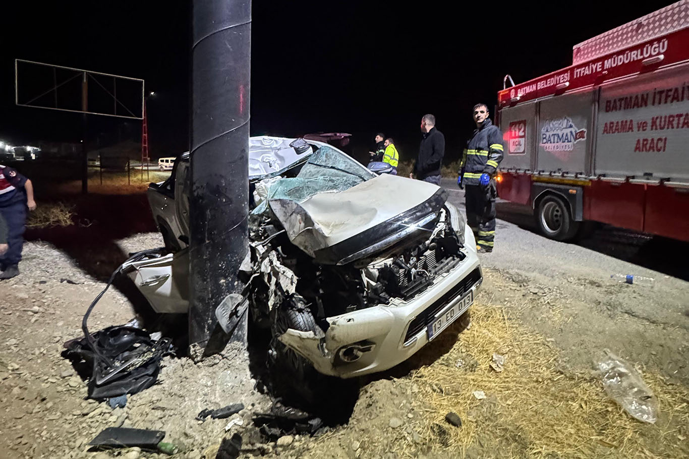 Hurdaya dönen araçtan sağ çıktılar!