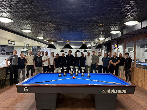 Kıran kırana geçen bilardo mücadelesi