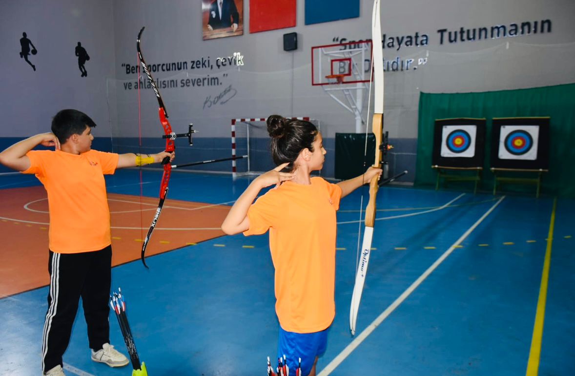 Kış spor okulları devam ediyor