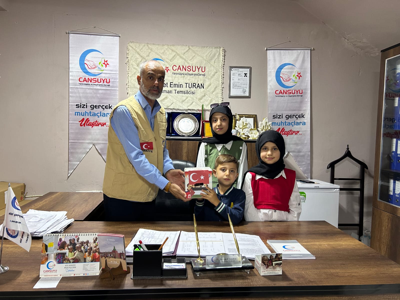 Minik yürekler harçlıklarını Gazze’ye bağışladılar