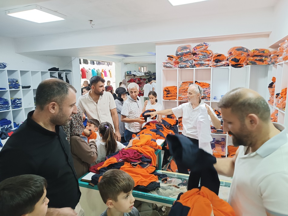 Okul kıyafeti kuyruğu!