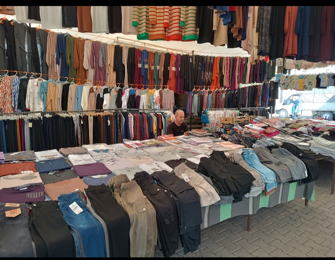 Pazarlarda giyim daha ucuz