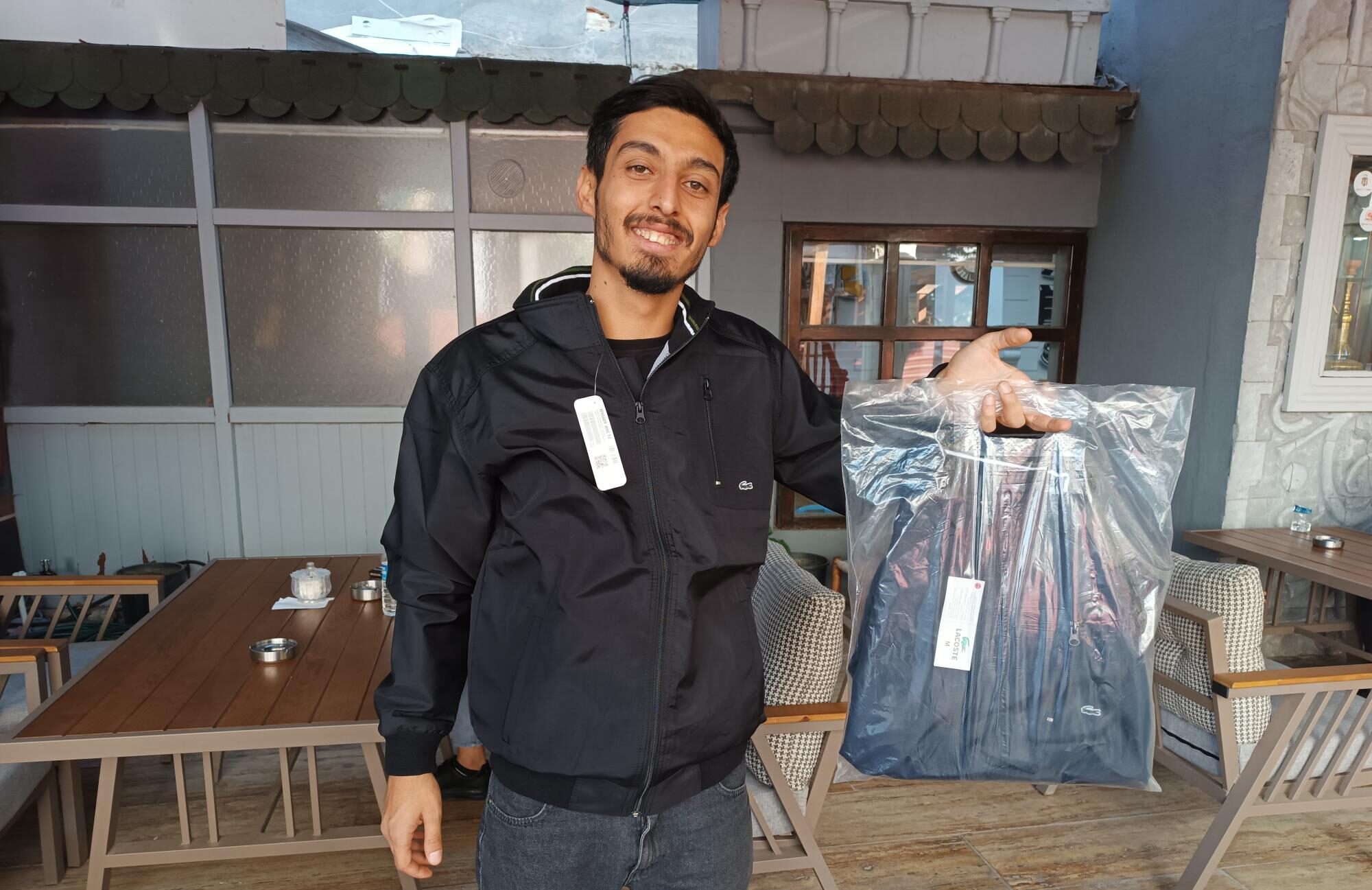 Şehir şehir dolaşarak ürün satıyor