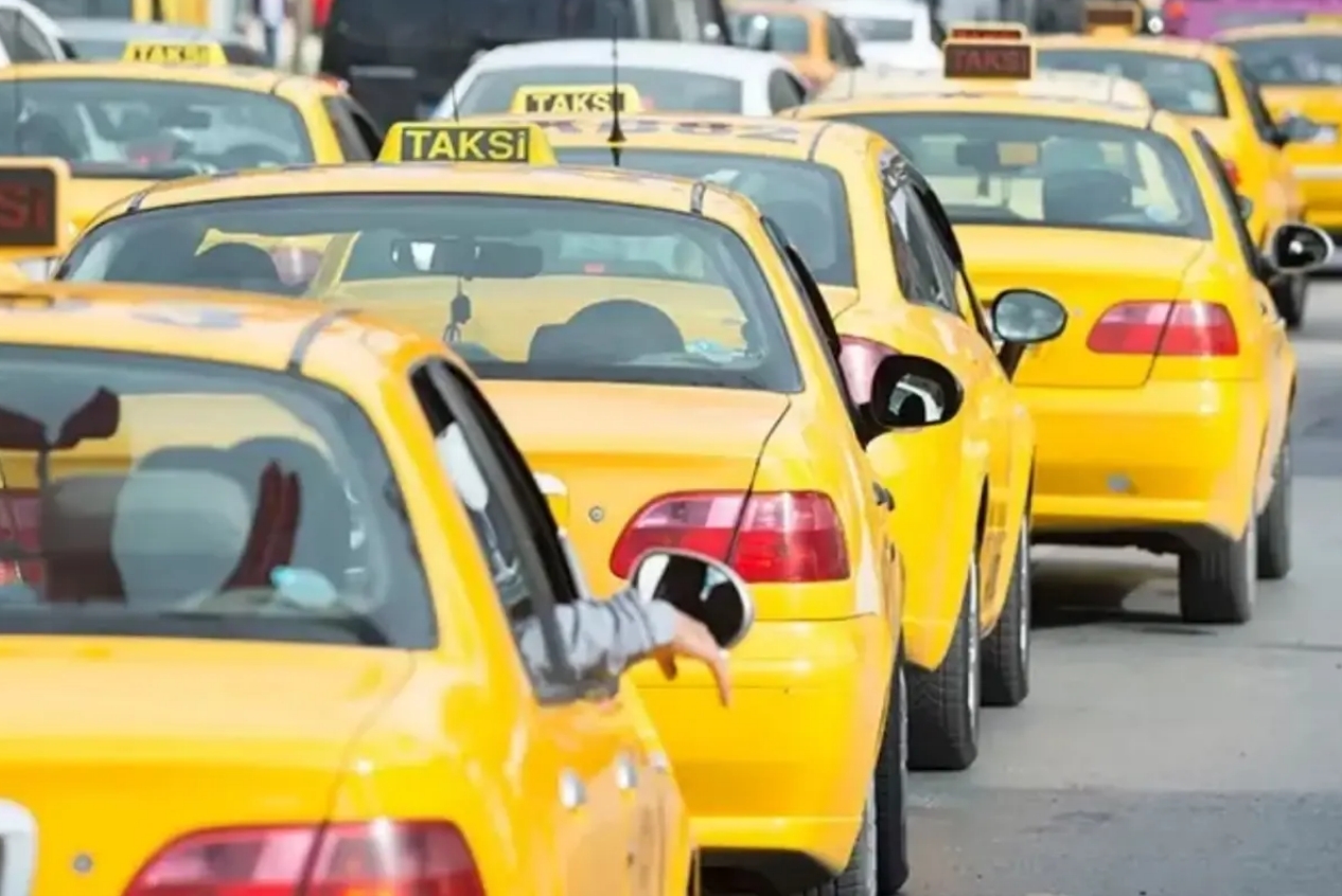 Taksi şoförünü gasp ettiler