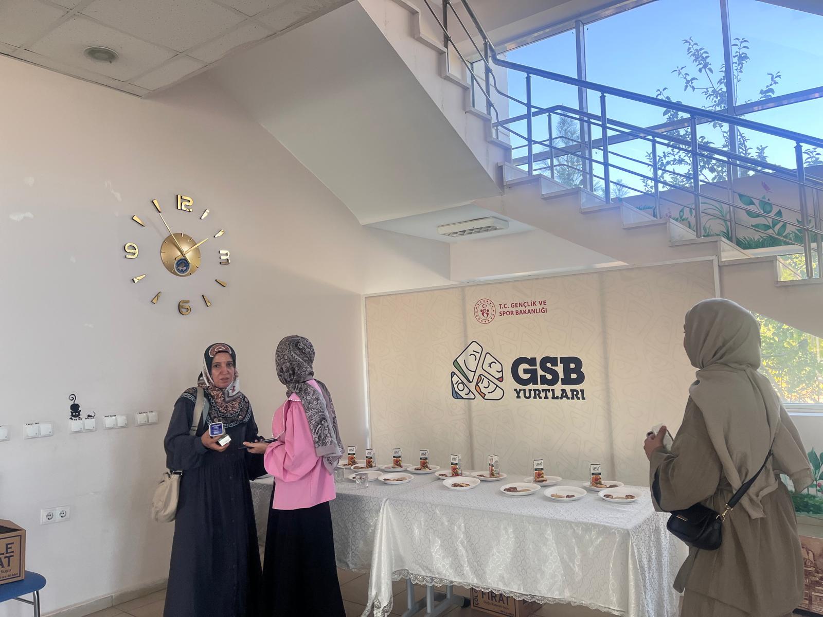 Üniversite öğrencilerine ‘hoş geldin’ karşılaması