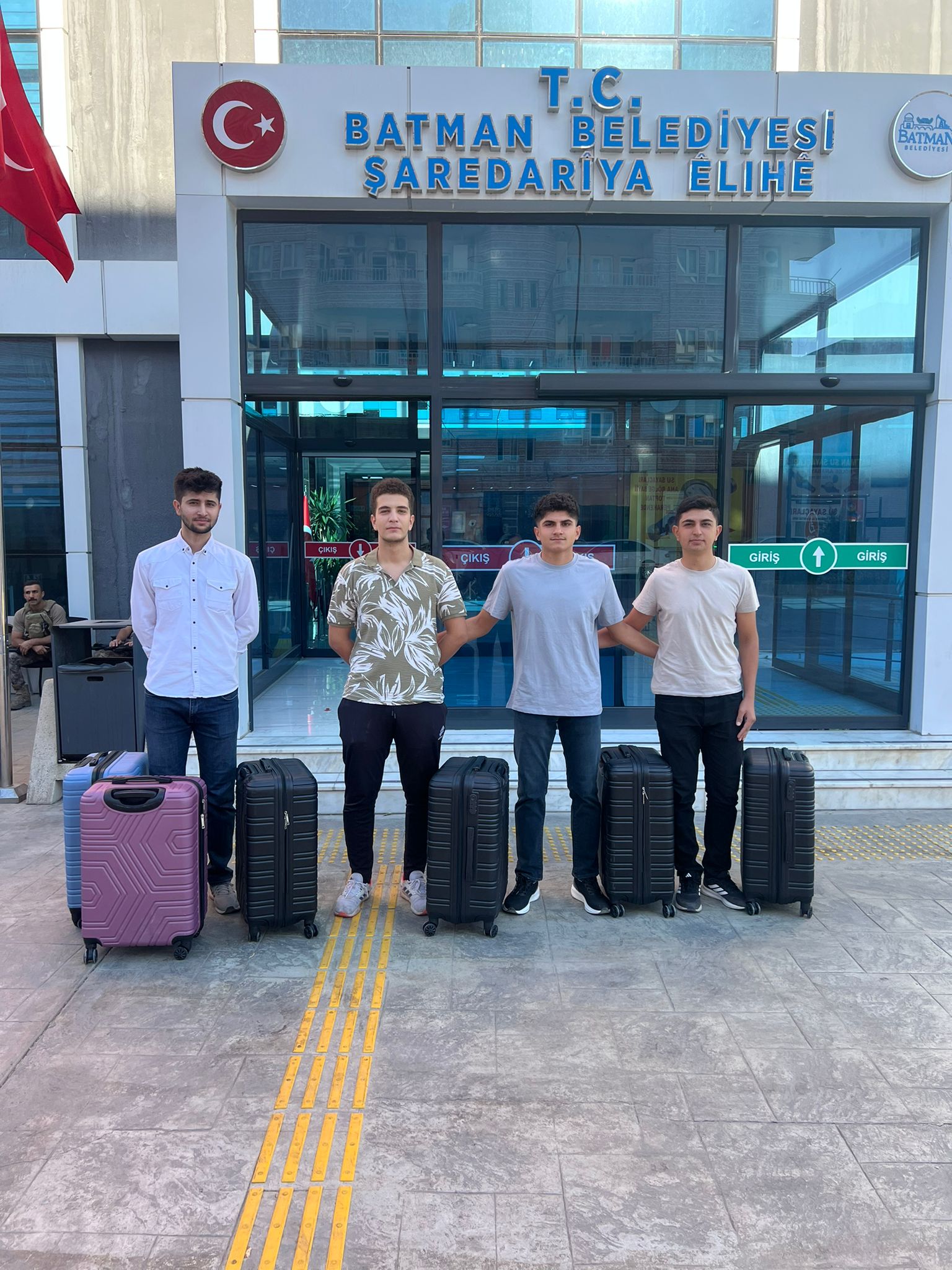 Üniversite öğrencilerine valiz desteği