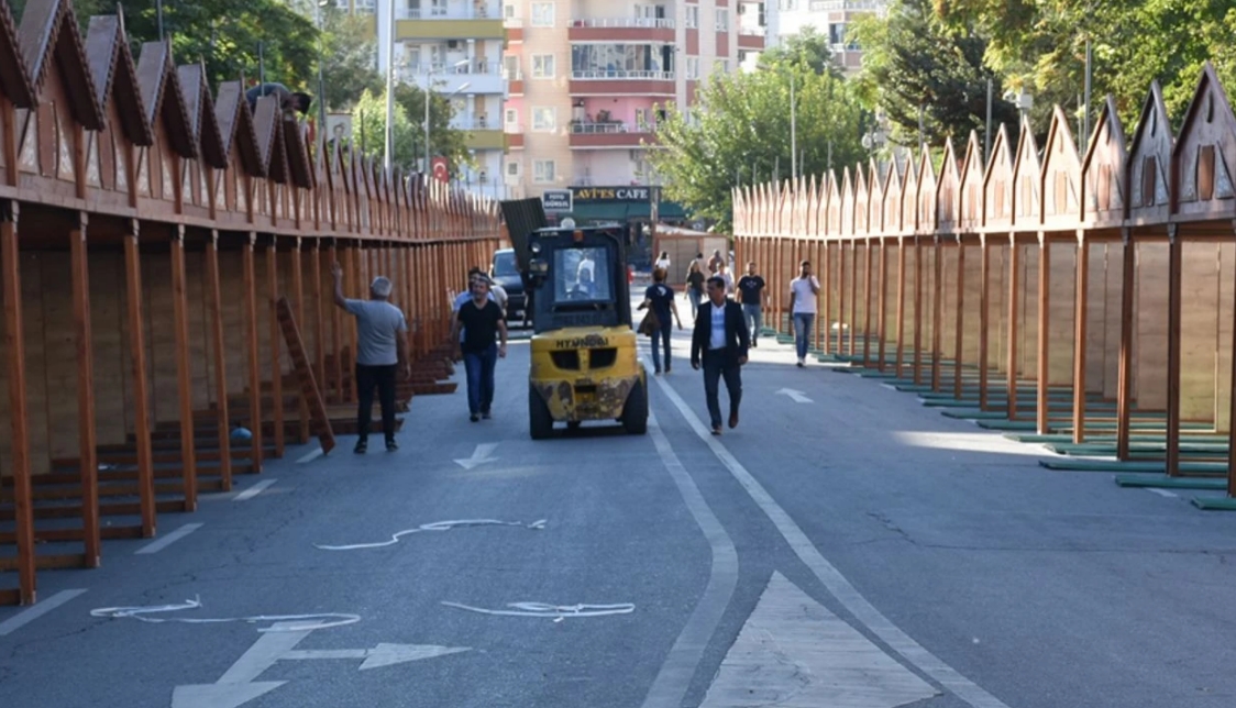 Valilik önü 40 gün trafiğe kapatılıyor