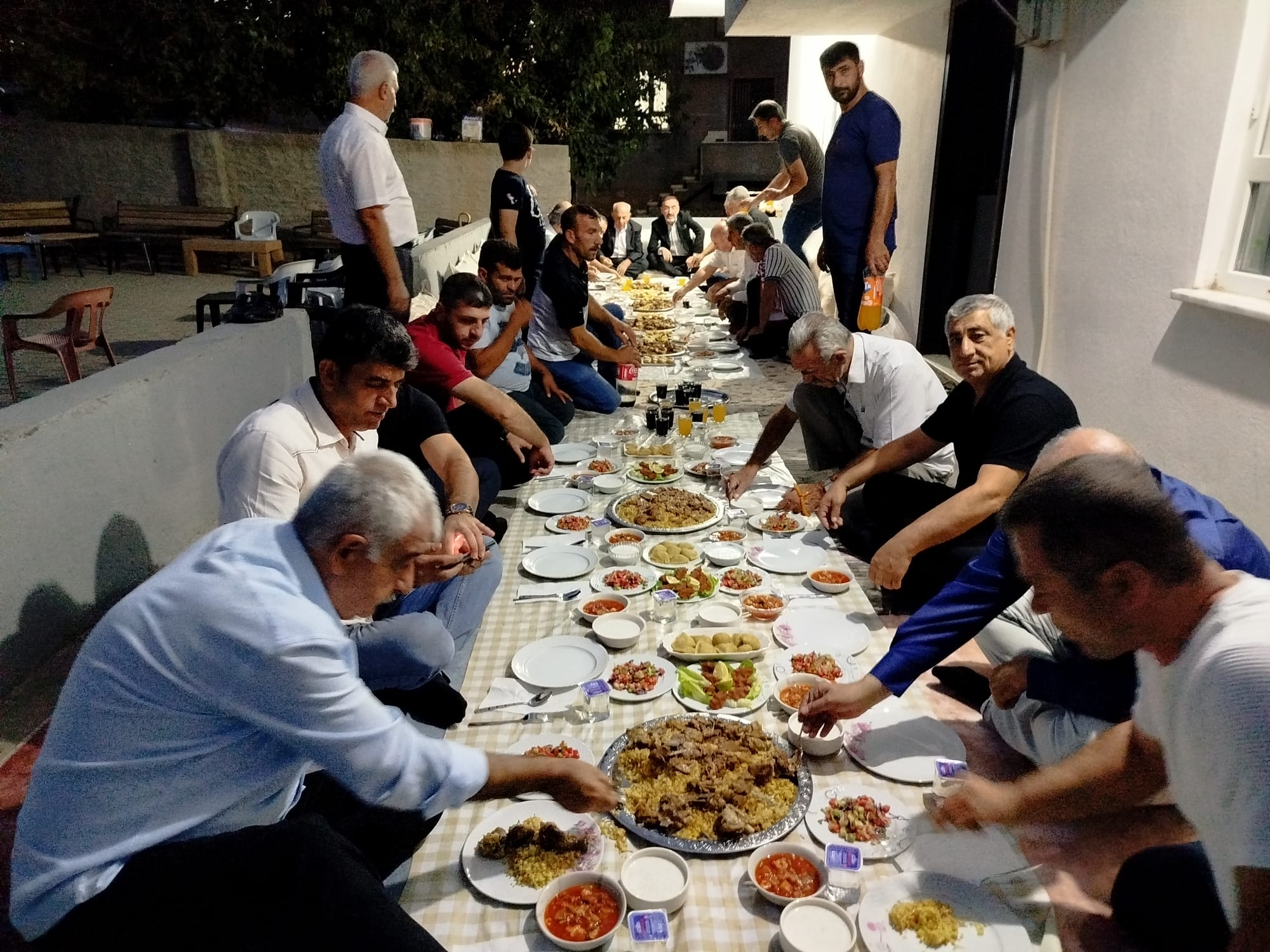 Yer sofrasında buluştular