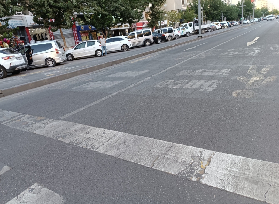 Yol işaretleri yenileme bekliyor