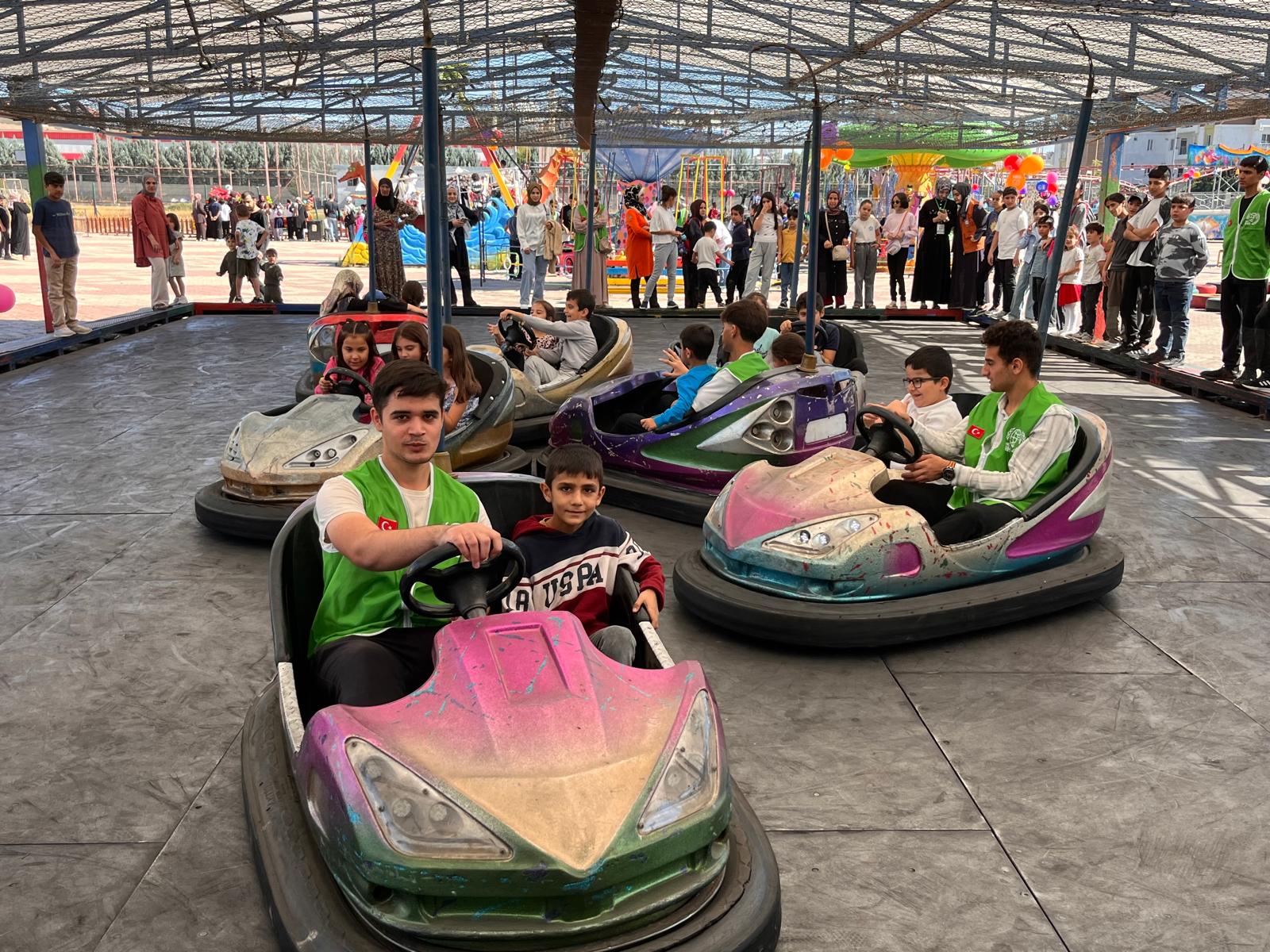 600 Yetim çocuğa unutulmaz gün