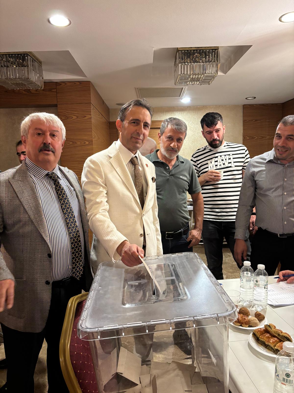 CHP’de Yaşar güven tazeledi