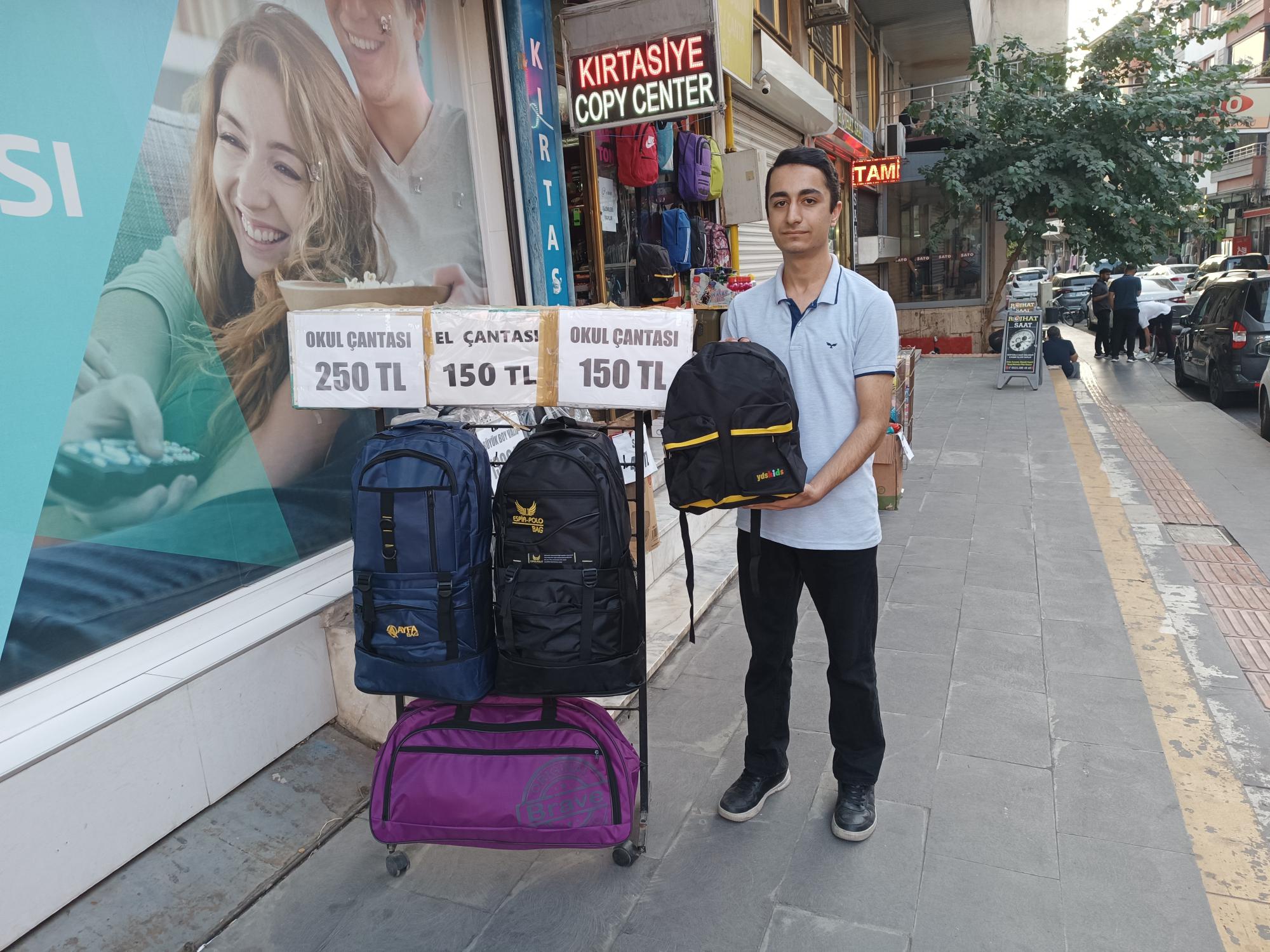 Çantalarda büyük indirim başlattı