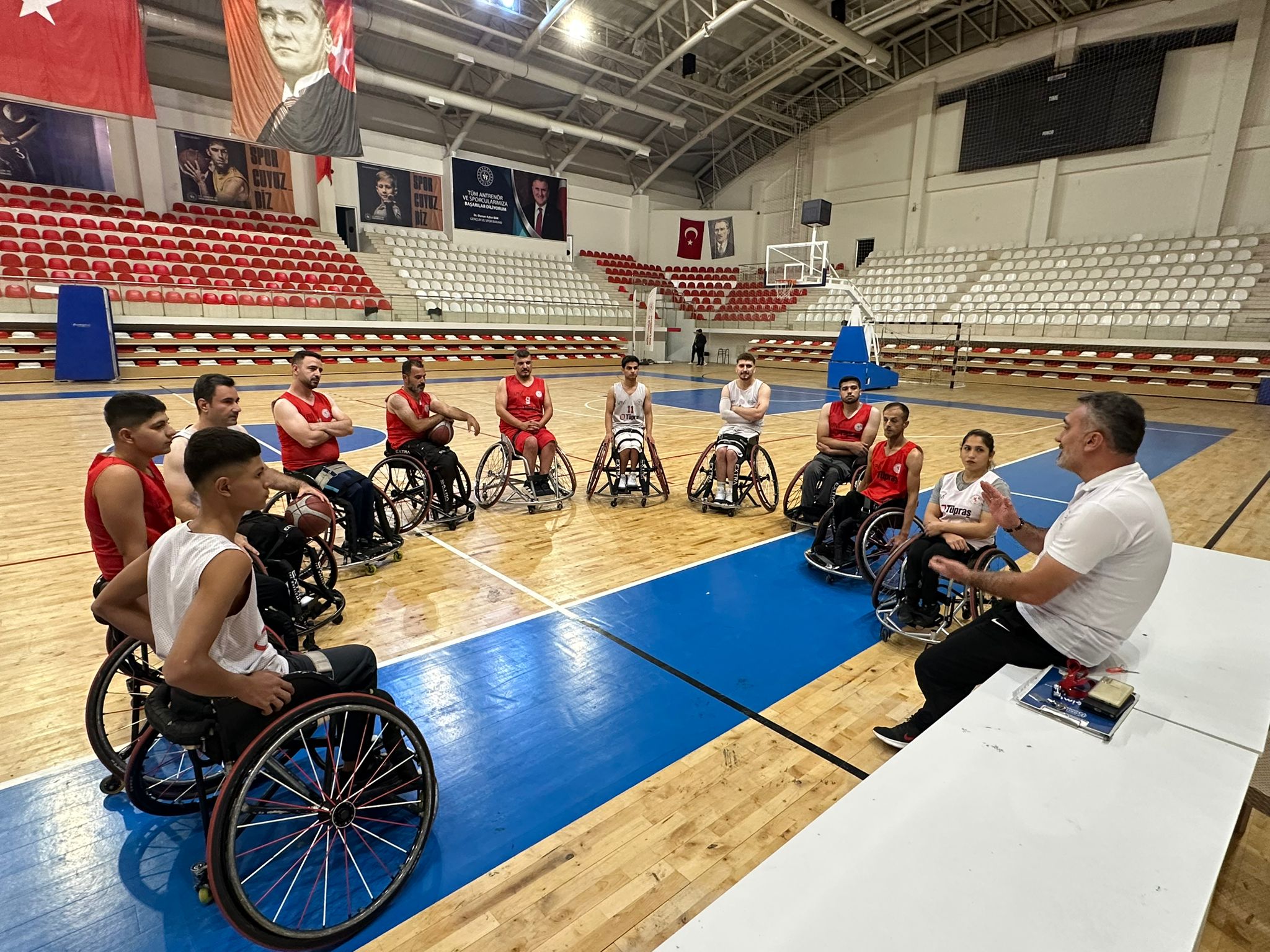Engelli basketçiler parkede yeni zaferlerin peşinde!