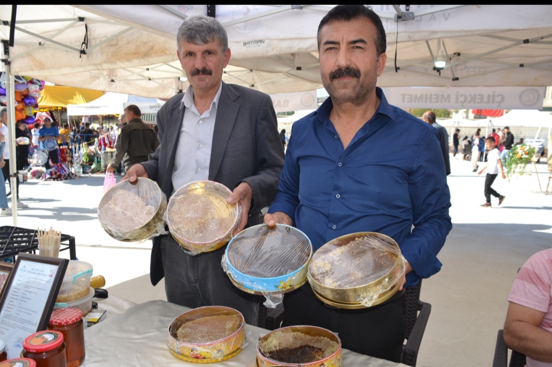 Festivalde bal ürünlerini tanıttı