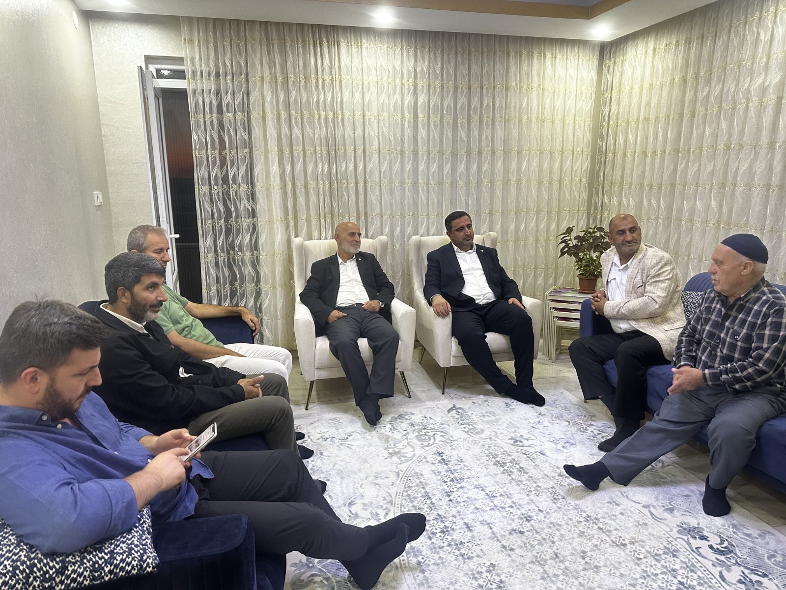 Huzur’da mahallelilerle buluştu