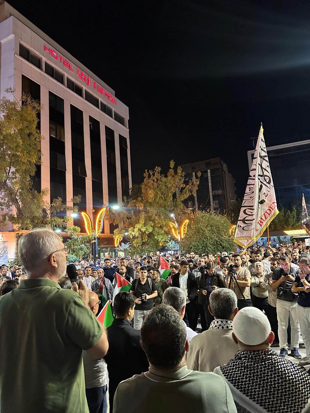 “Gazze yalnız değil!”