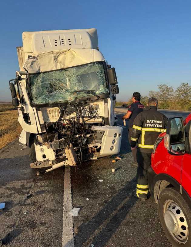 İki tır çarpıştı: 1 yaralı