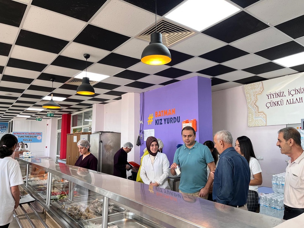 Kız yurtlarında yemek tadımı