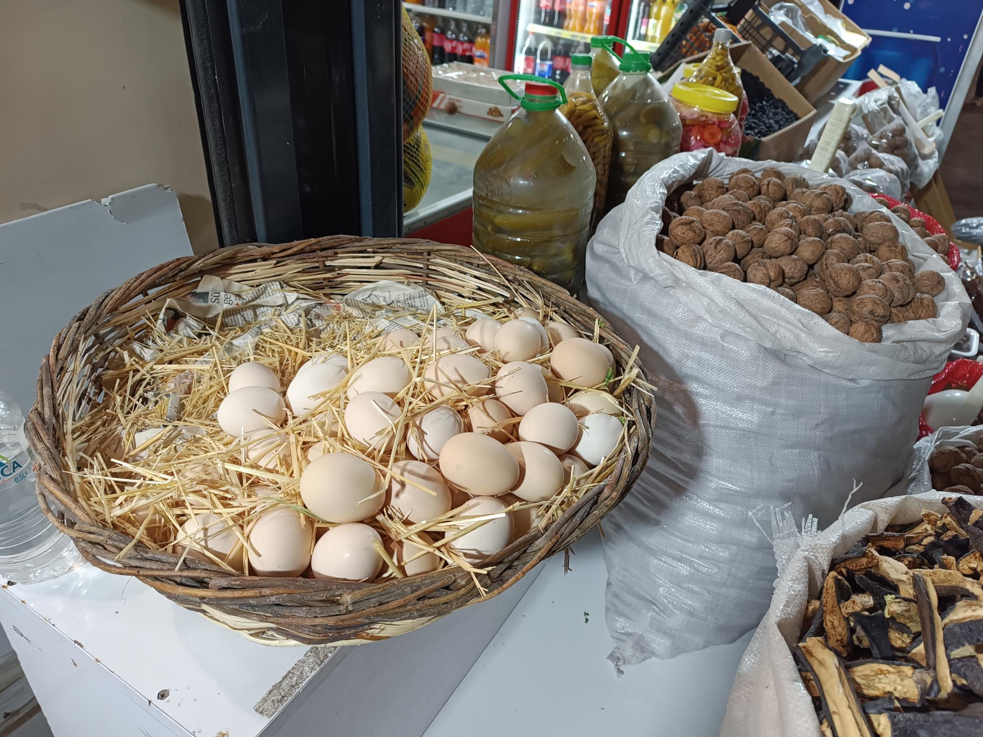 Köy yumurtaları 10 lirayı buldu