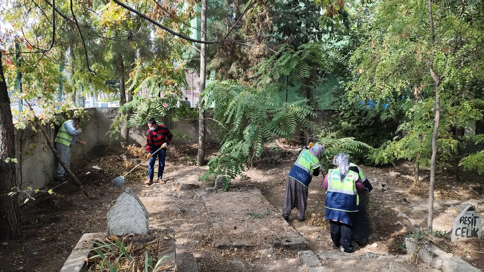 Mezarlıklarda mevsimsel bakımlar