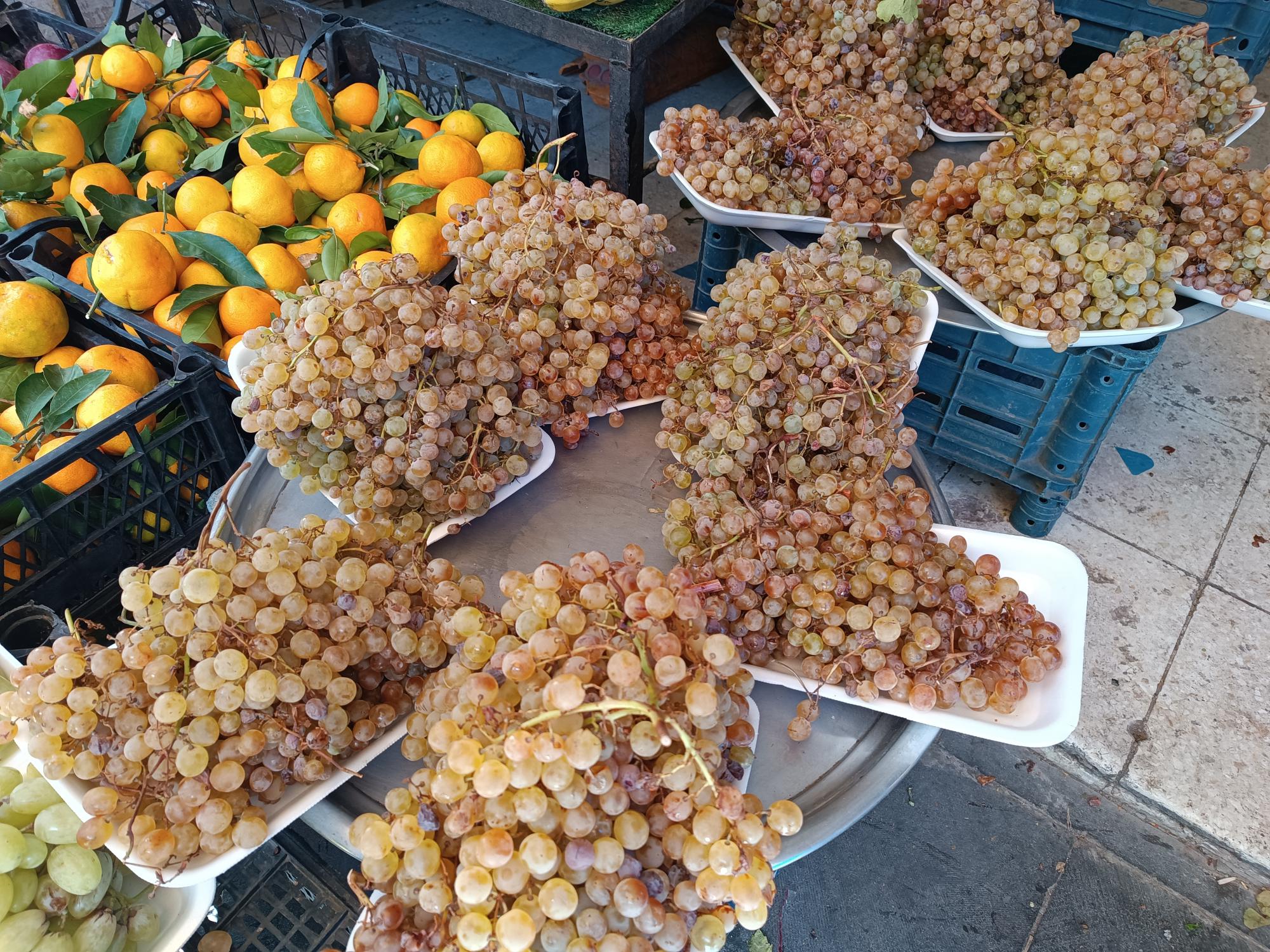 Mezrone üzüm 130 liradan satışta