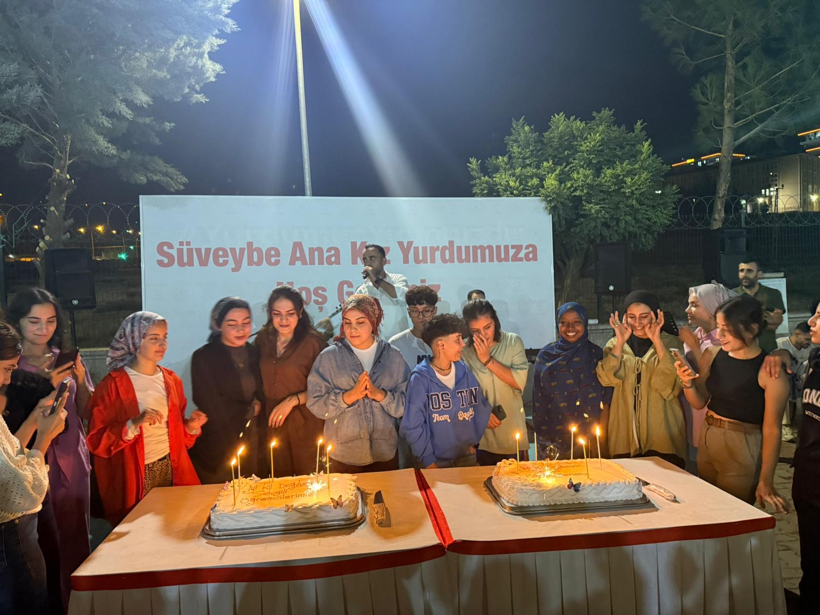 Öğrencilere doğum günü sürprizi