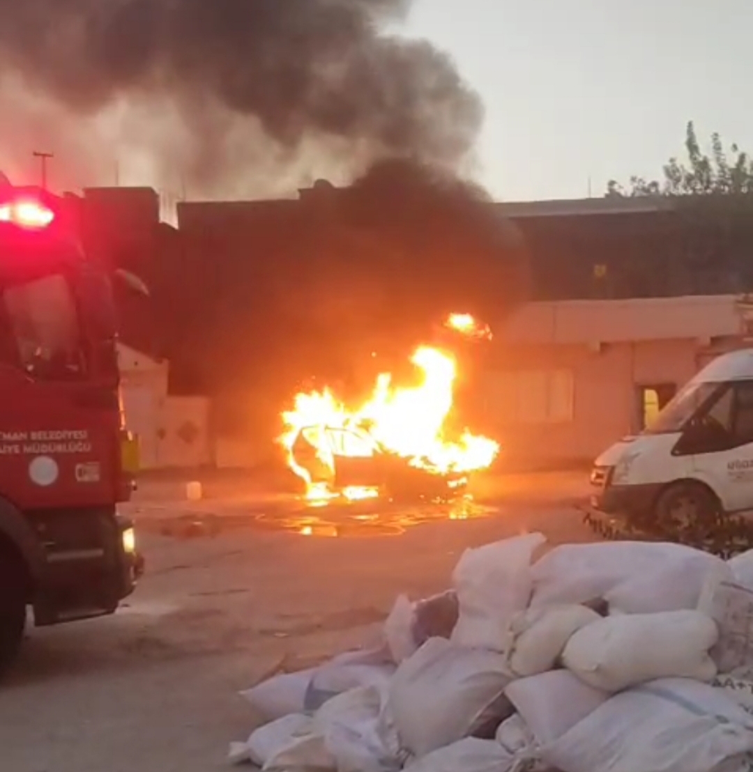 Otomobil alev topuna döndü!