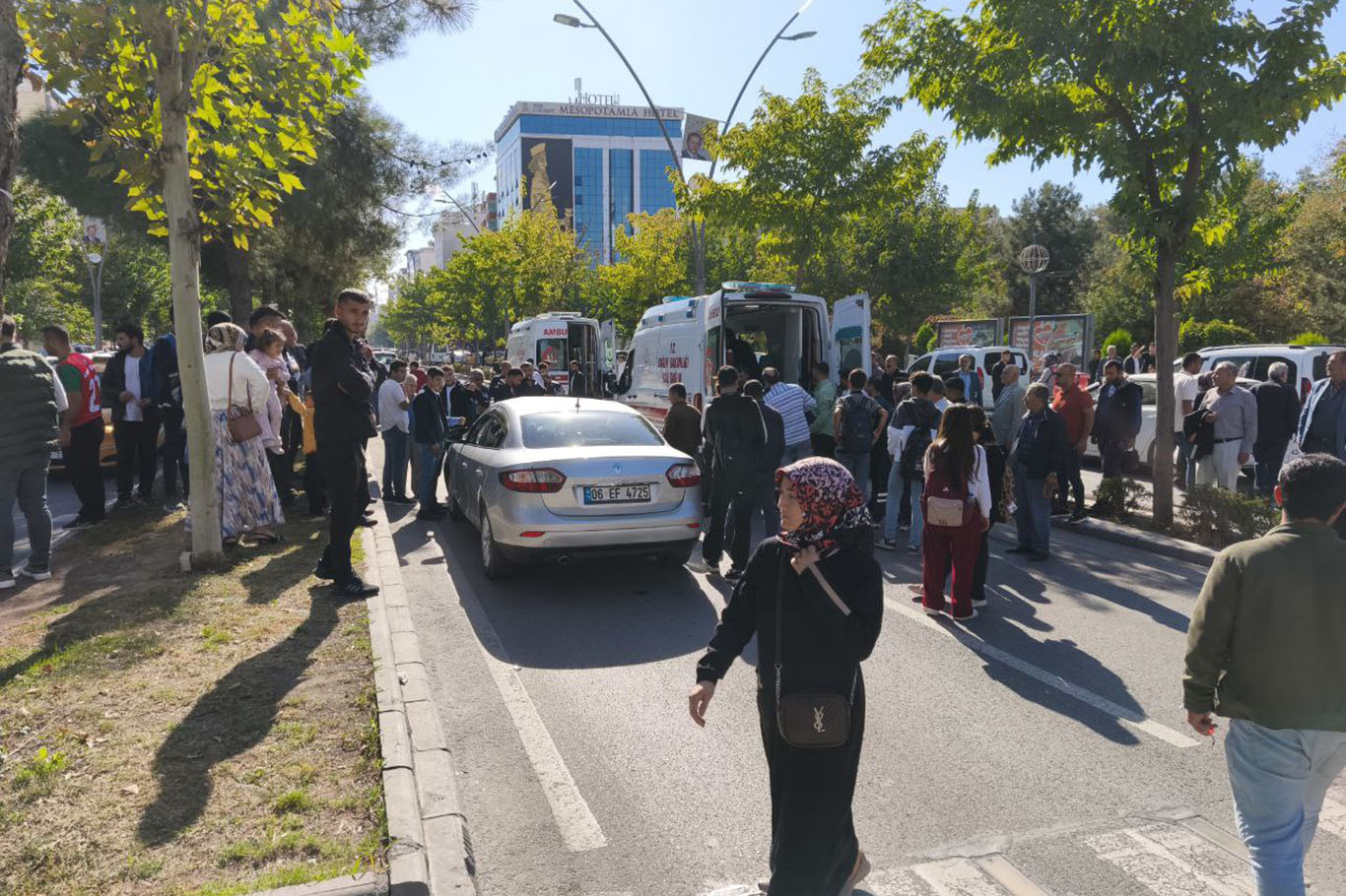 Otomobil, bisiklet sürücüsüne çarptı