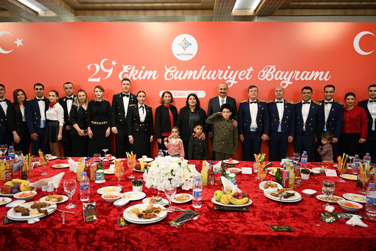 RENKLİ 29 EKİM RESEPSİYONU