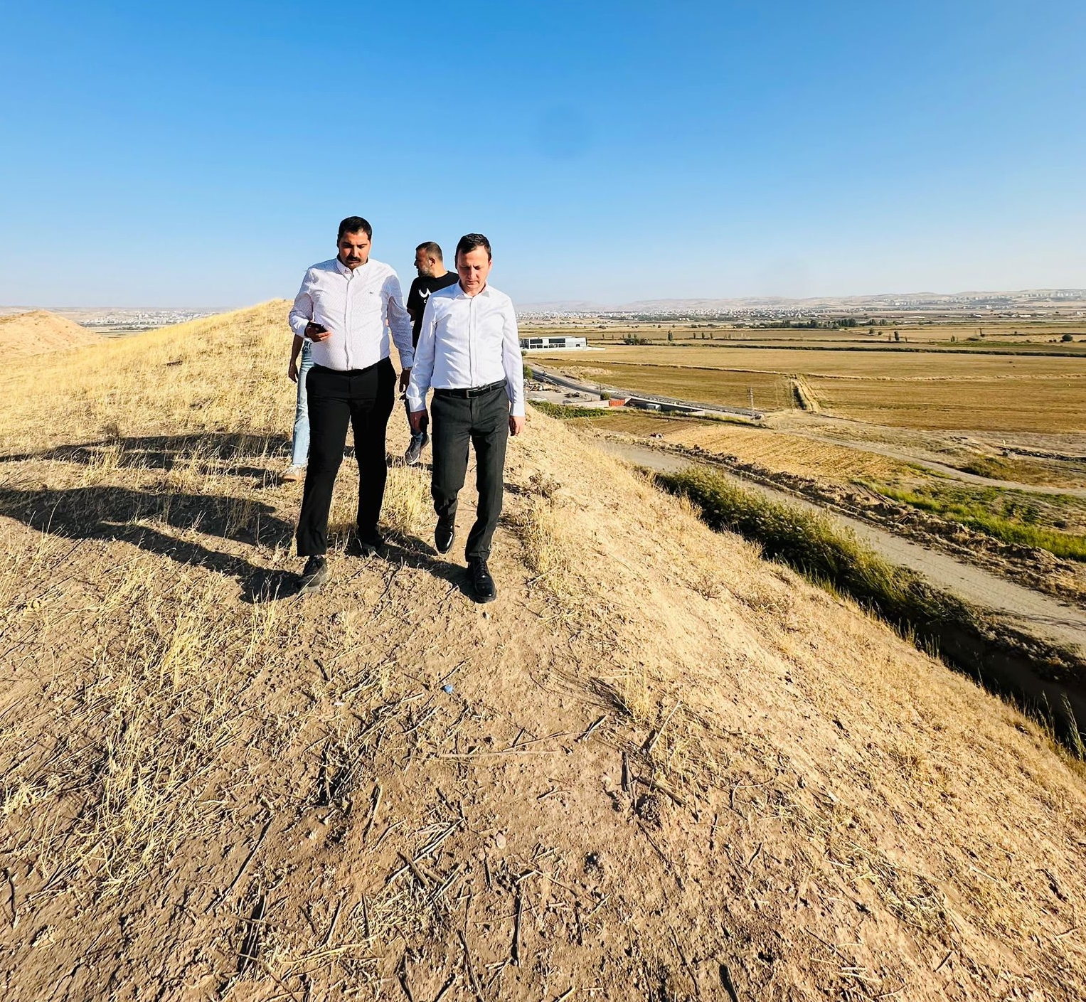 Şehrin girişi yeşillendiriliyor