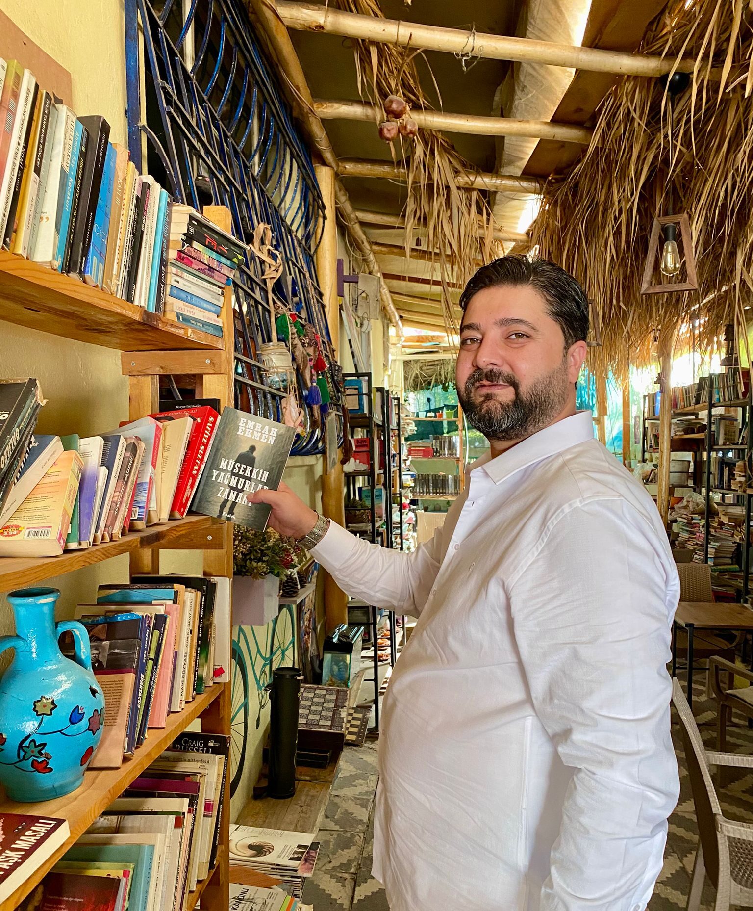 Şiirle ruhlara seslenen doktor