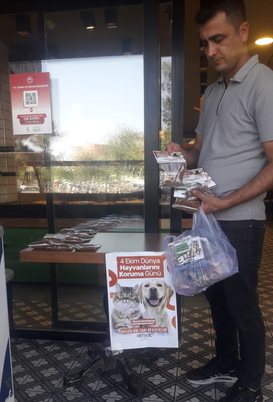 Sokak hayvanlarını unutmadılar