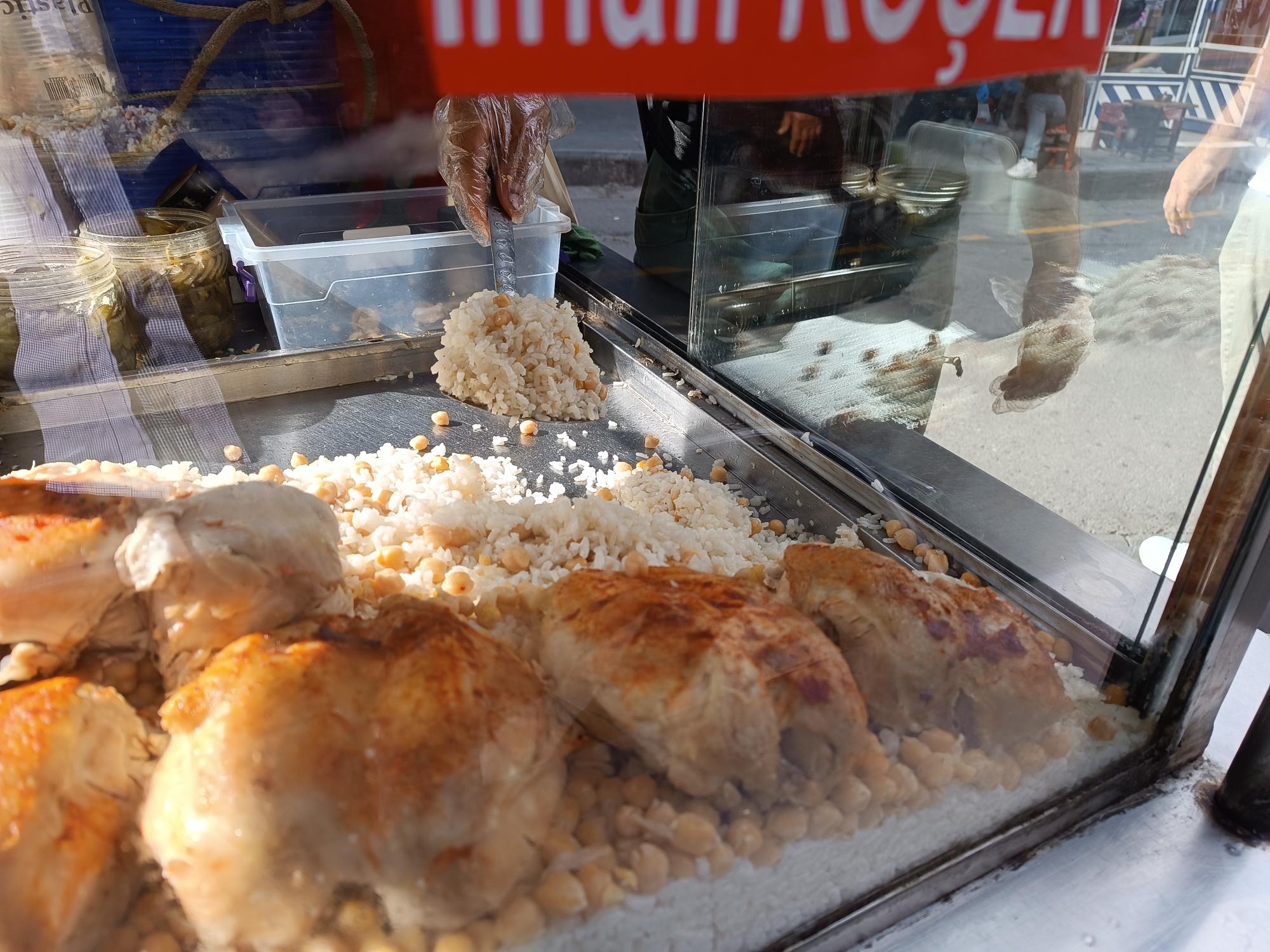 Tavuklu pilav büyük ilgi görüyor