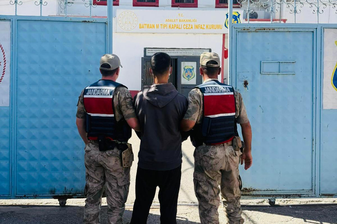 Tek tek yakalanıyorlar