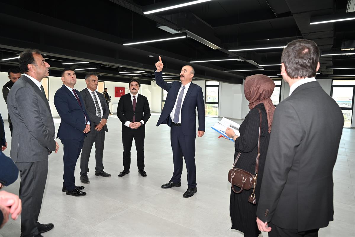 Tilmerç Halk Kütüphanesini inceledi