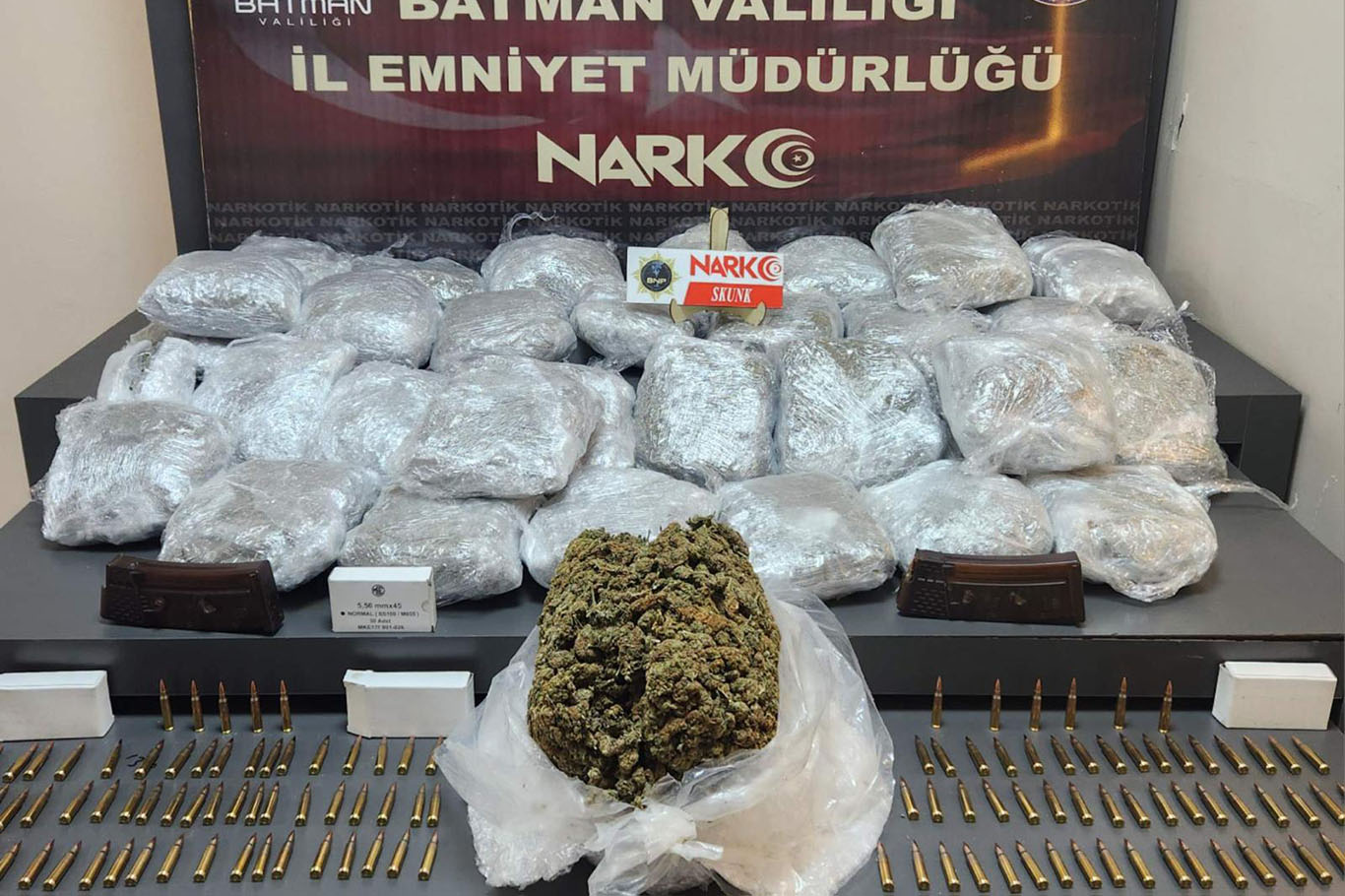 Uyuşturucu ve silah operasyonu